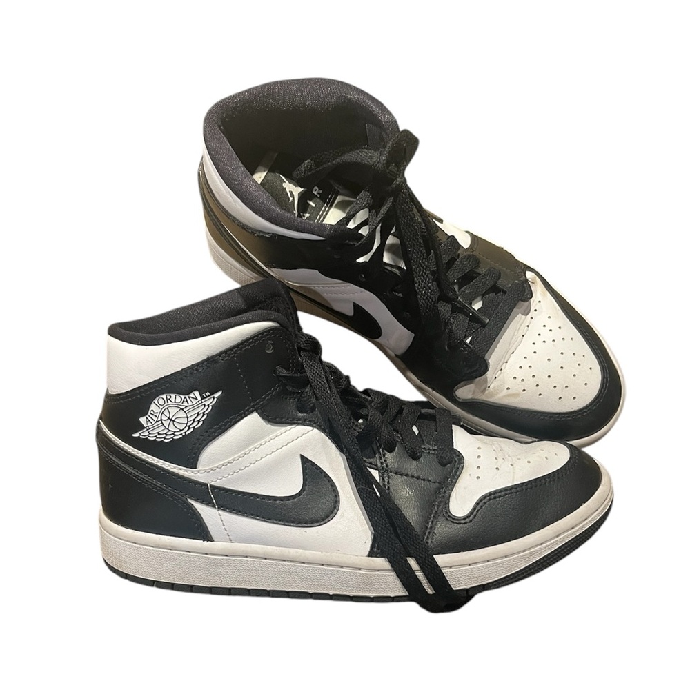 Nike Air Jordan’s black and white